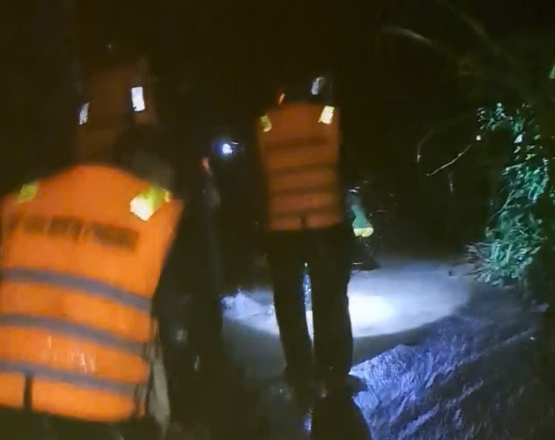 Một bà cụ 70 tuổi ở Nghệ An mất tích do lũ cuốn trôi